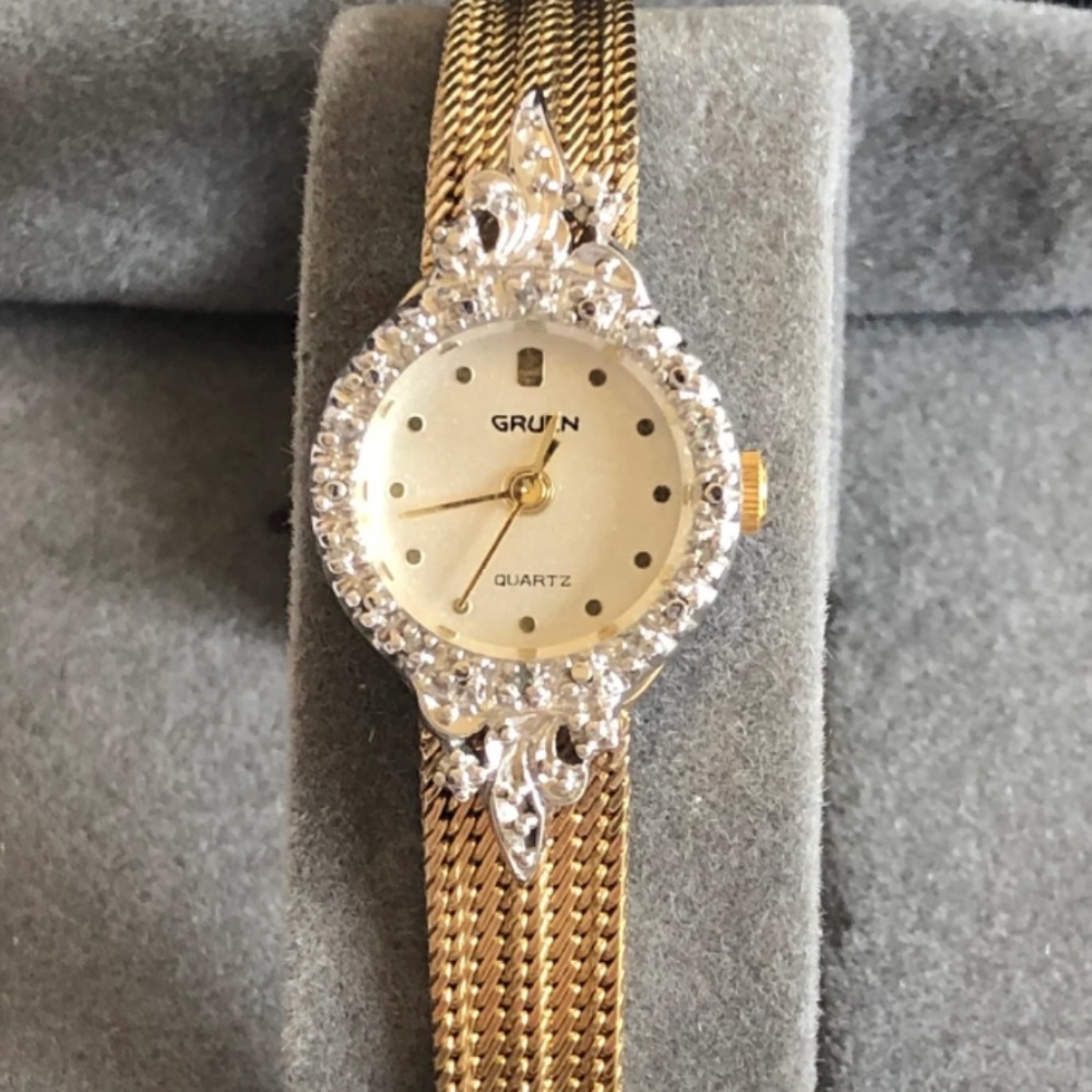 Authentic vintage Gruen women's luxury gold and diamond bezel quartz watch - Picture 3 of 10